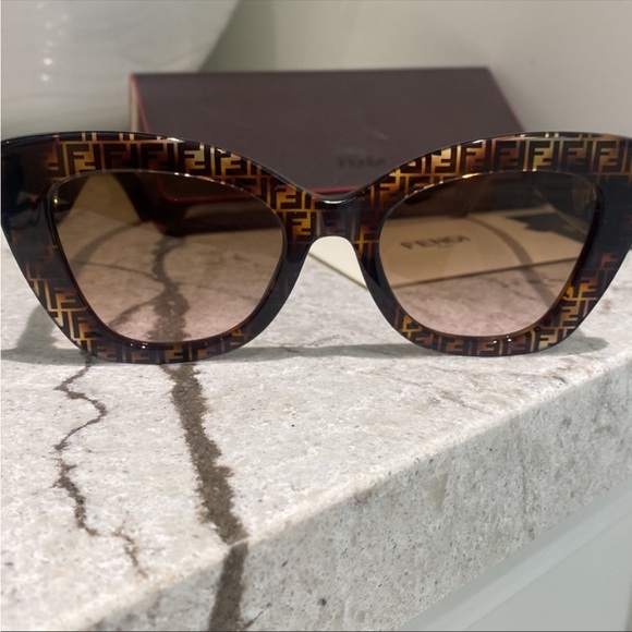 Fendi sunglasses - Picture 5 of 5